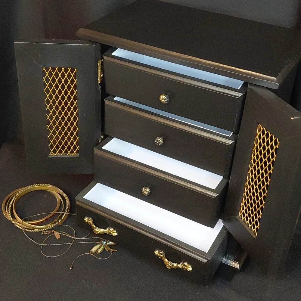 🎁 Elegant Jewelry Box Musical Refurbished Black and Gold